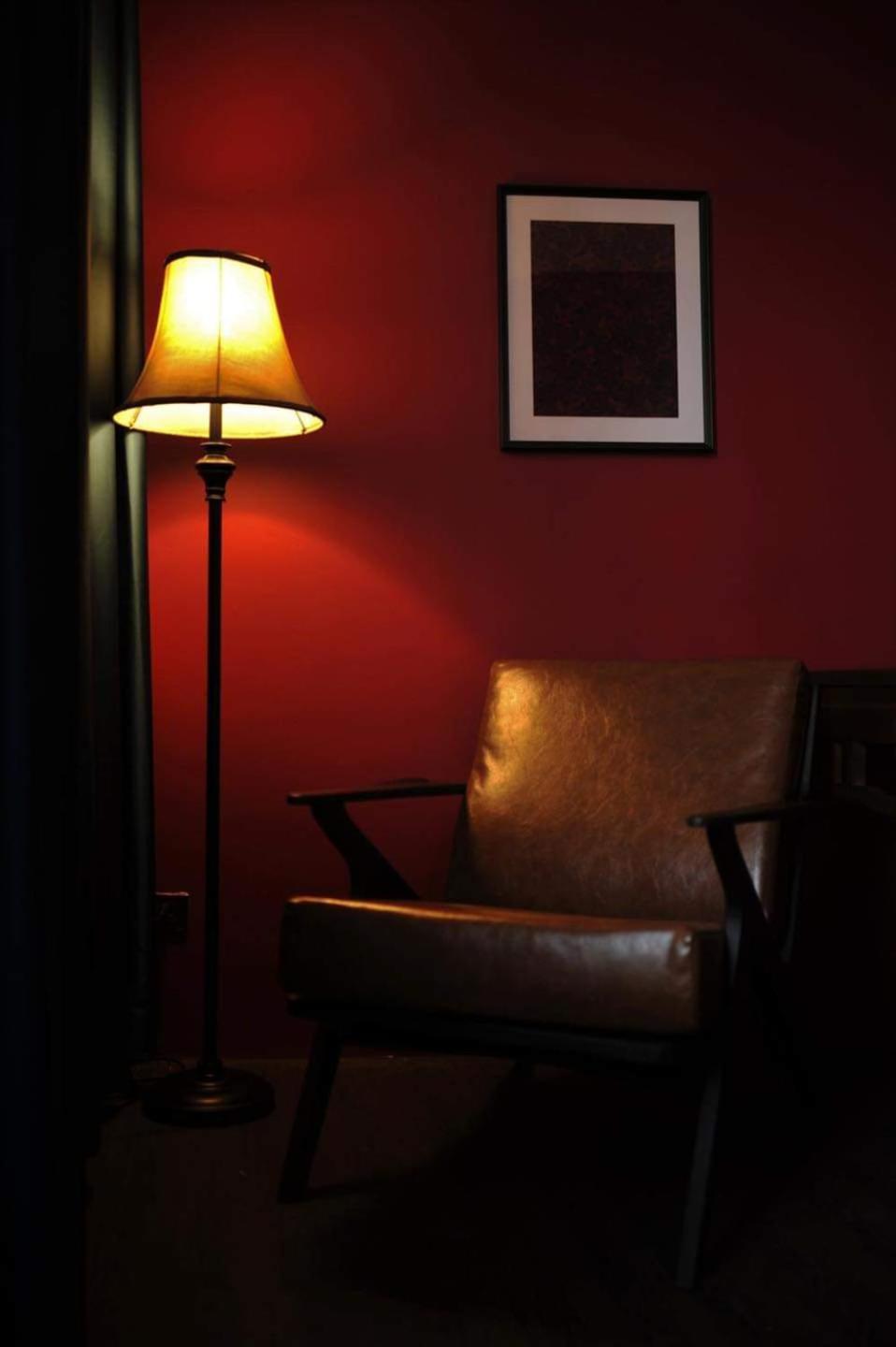 Caiyong Hometel & Cafe'S Studio Бангкок Экстерьер фото