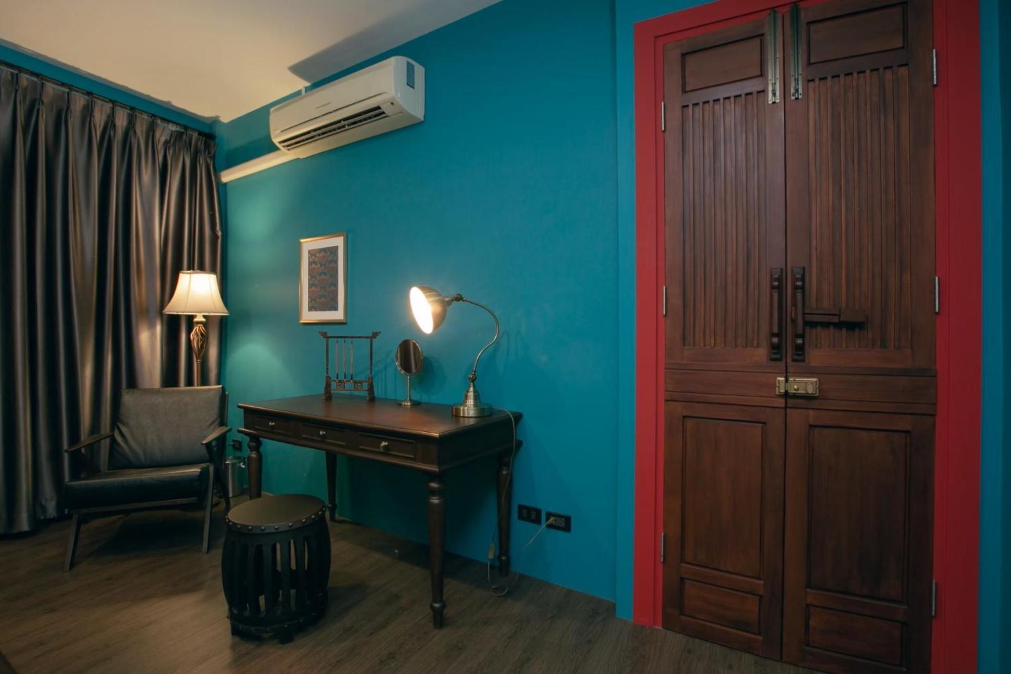 Caiyong Hometel & Cafe'S Studio Бангкок Экстерьер фото